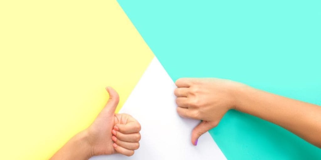 goodを表した手と、badを表した手