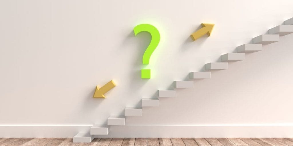 階段にクエスチョンマークがついている